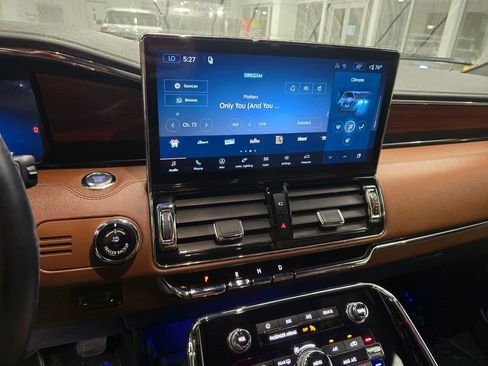 Used 2023 Lincoln Navigator L Reserve AWD/4WD image 25