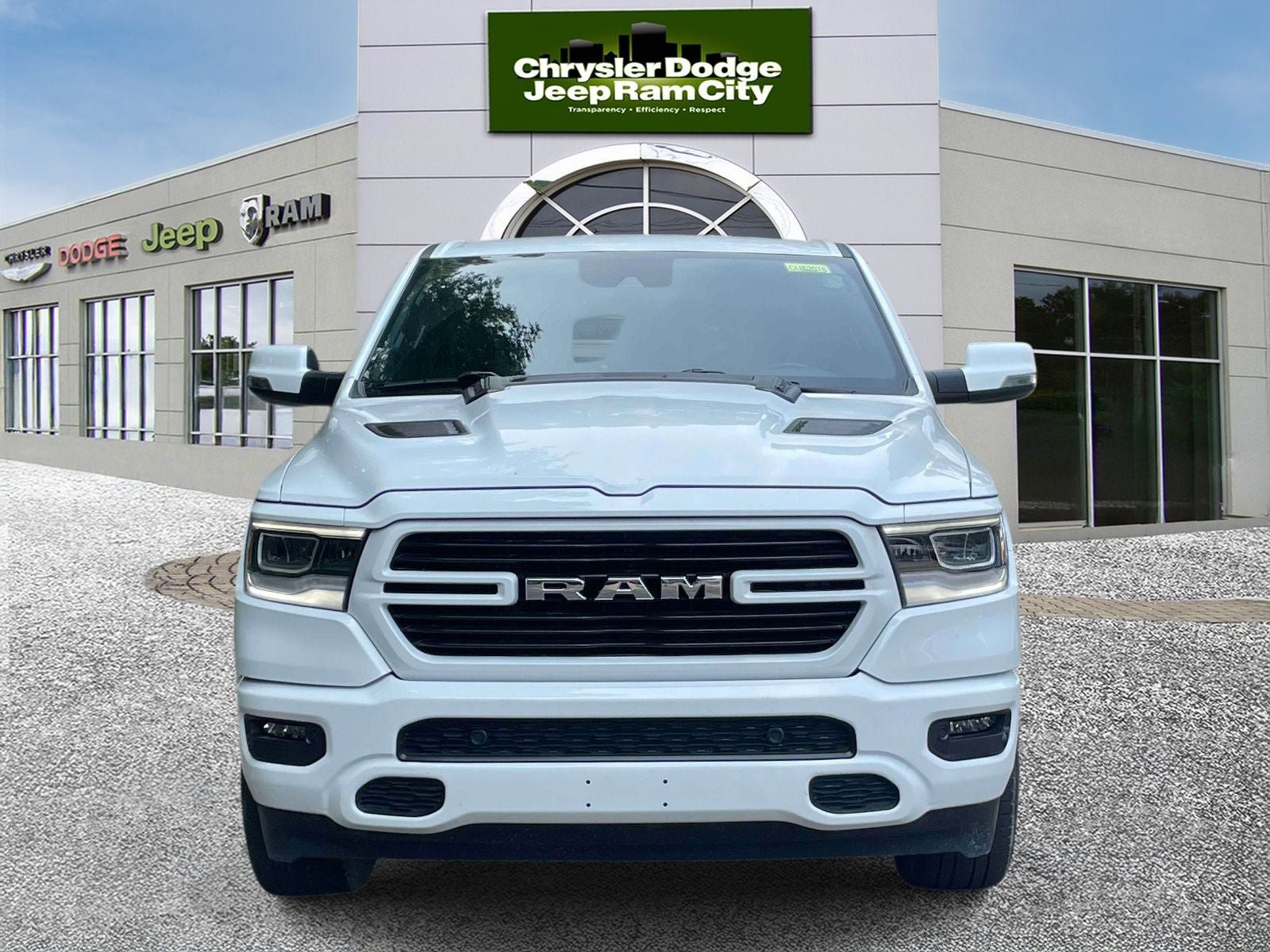 Used 2023 RAM 1500 Laramie AWD/4WD image 2