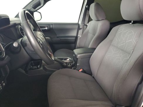 Used 2017 Toyota Tacoma SR image 12