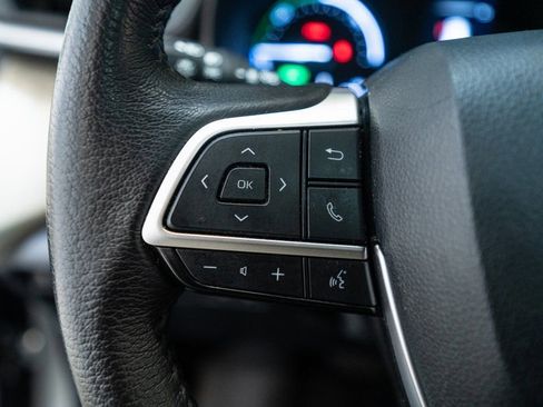 Used 2024 Toyota Sienna XLE image 17