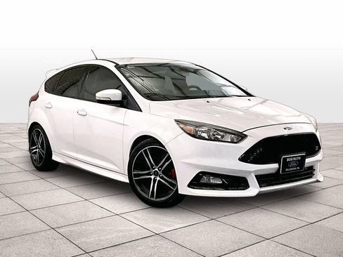 Used 2017 Ford Focus ST FWD image 2