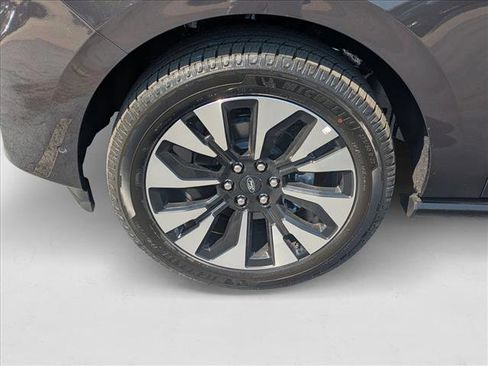 New 2025 Ford Expedition Platinum w/ Driver's Package image 9