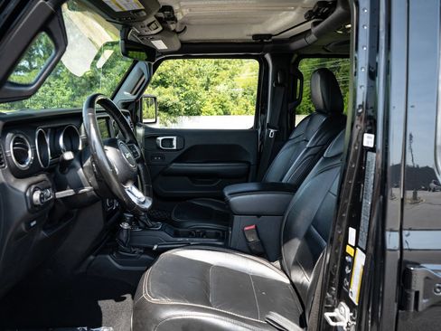 Used 2020 Jeep Gladiator Overland AWD/4WD image 14