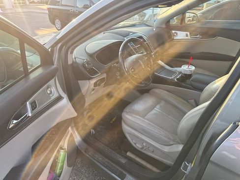 Used 2016 Lincoln MKX Reserve w/ Luxury Package AWD/4WD image 6