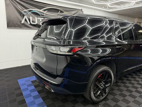 Used 2020 Chevrolet Traverse Premier w/ Redline Edition AWD/4WD image 3