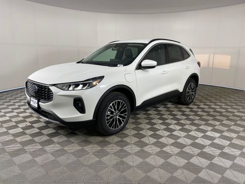 New 2025 Ford Escape SE w/ Class II Trailer Tow Package image 3