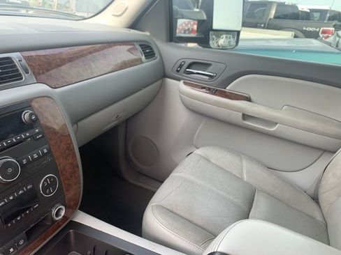 Used 2007 Chevrolet Silverado 1500 LTZ w/ EZ-Lift Tailgate Package image 9