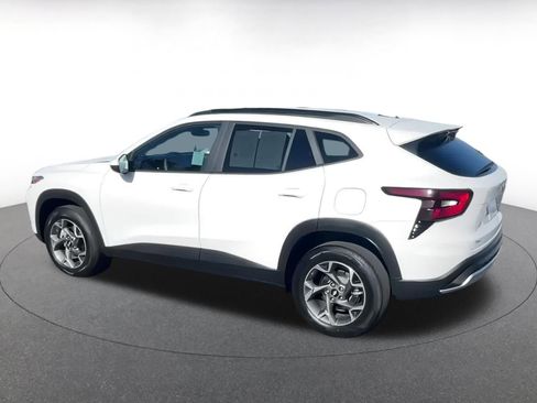 Used 2025 Chevrolet Trax LT image 11