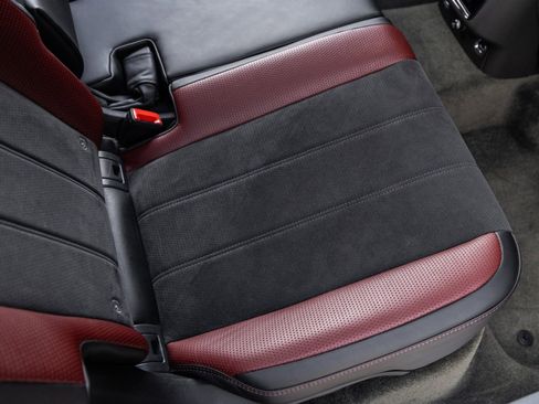 Used 2022 Bentley Bentayga image 44