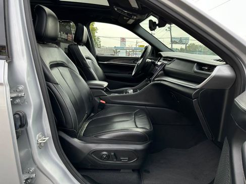 Used 2024 Jeep Grand Cherokee L Limited w/ Luxury Tech Group II image 24