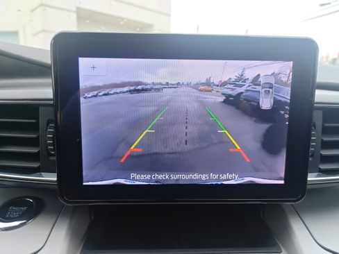 Used 2023 Ford Explorer XLT w/ Equipment Group 202A AWD/4WD image 19