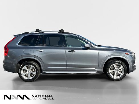 Used 2017 Volvo XC90 T5 Momentum w/ Vision Package image 6