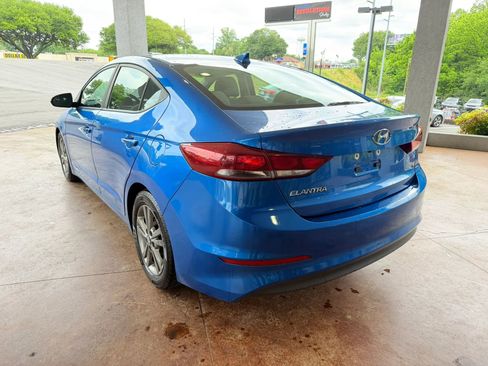 Used 2017 Hyundai Elantra SE FWD image 4