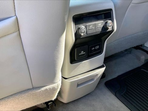 Used 2021 GMC Acadia SLT image 33