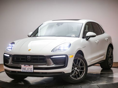 Certified 2025 Porsche Macan Turbo AWD/4WD image 1