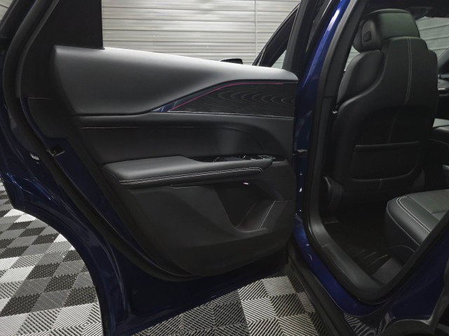 Used 2024 Cadillac Lyriq Sport AWD/4WD image 38