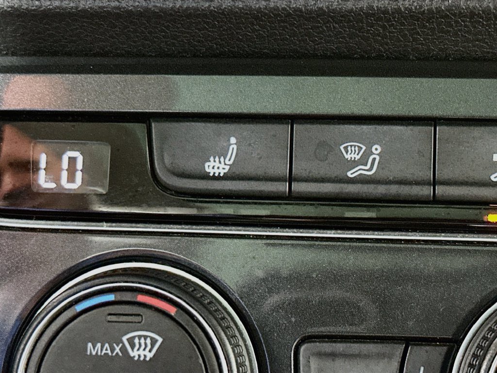 Used 2019 Volkswagen Tiguan SEL FWD image 24
