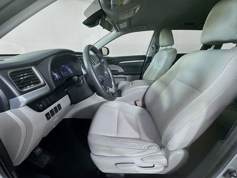 Used 2018 Toyota Highlander LE image 23