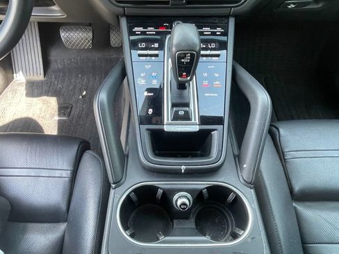 Used 2020 Porsche Cayenne AWD/4WD image 22