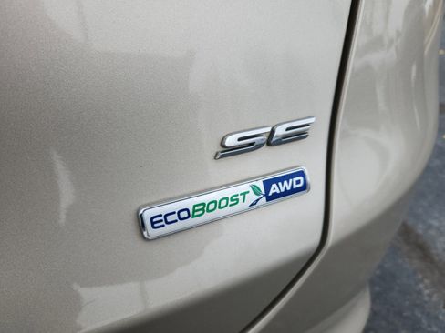 Used 2017 Ford Fusion SE w/ Fusion SE Technology Package image 24
