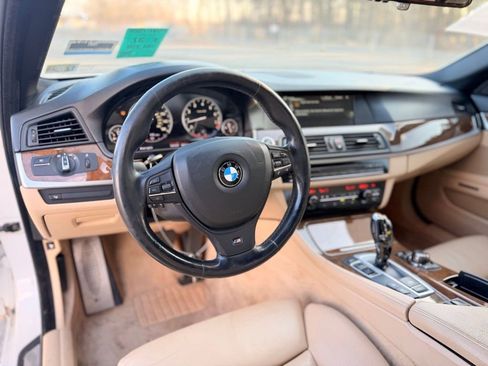 Used 2013 BMW 550i xDrive Sedan image 9