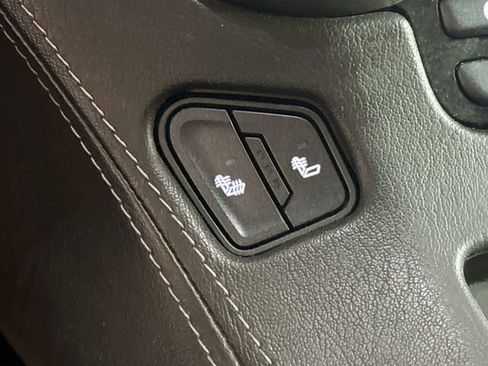 Used 2018 Chevrolet Suburban LT image 22