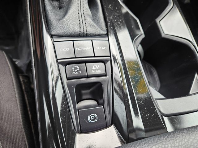 Used 2025 Toyota Camry LE FWD image 31