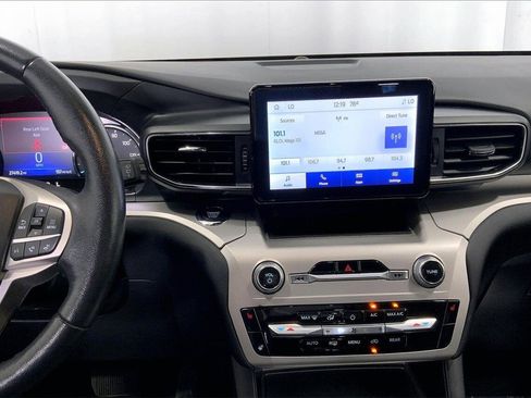 Used 2022 Ford Explorer XLT w/ Equipment Group 202A image 5