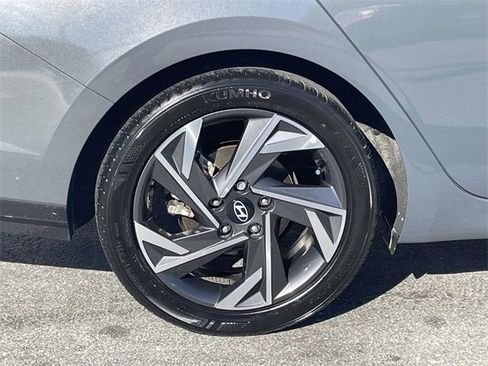 Certified 2024 Hyundai Elantra SEL w/ Convenience Package image 7