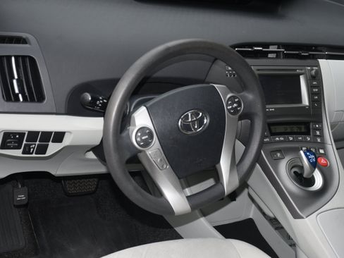 Used 2015 Toyota Prius Three FWD image 8