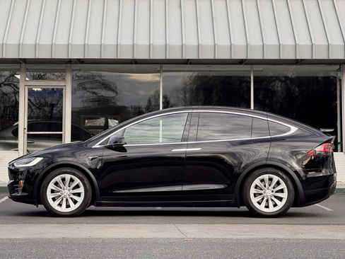 Used 2020 Tesla Model X Long Range image 6