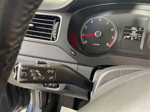 Used 2011 Volkswagen Jetta SE image 12