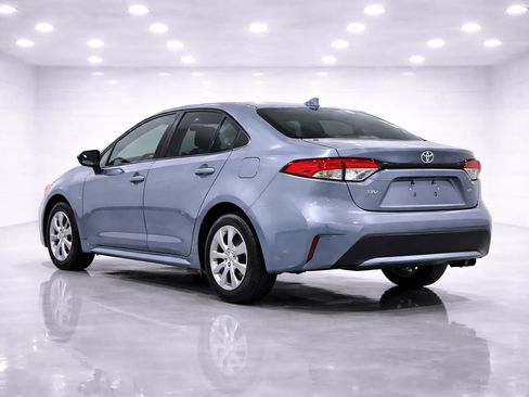 Used 2021 Toyota Corolla LE image 3
