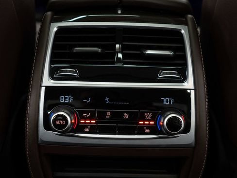 Used 2022 BMW 750i xDrive AWD/4WD image 13