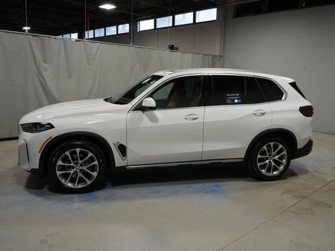 Certified 2024 BMW X5 xDrive40i w/ Premium Package AWD/4WD image 15