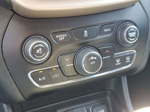 Used 2015 Jeep Cherokee Latitude image 22