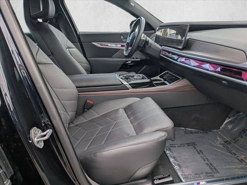 Certified 2024 BMW i7 xDrive60 w/ Premium Package AWD/4WD image 27