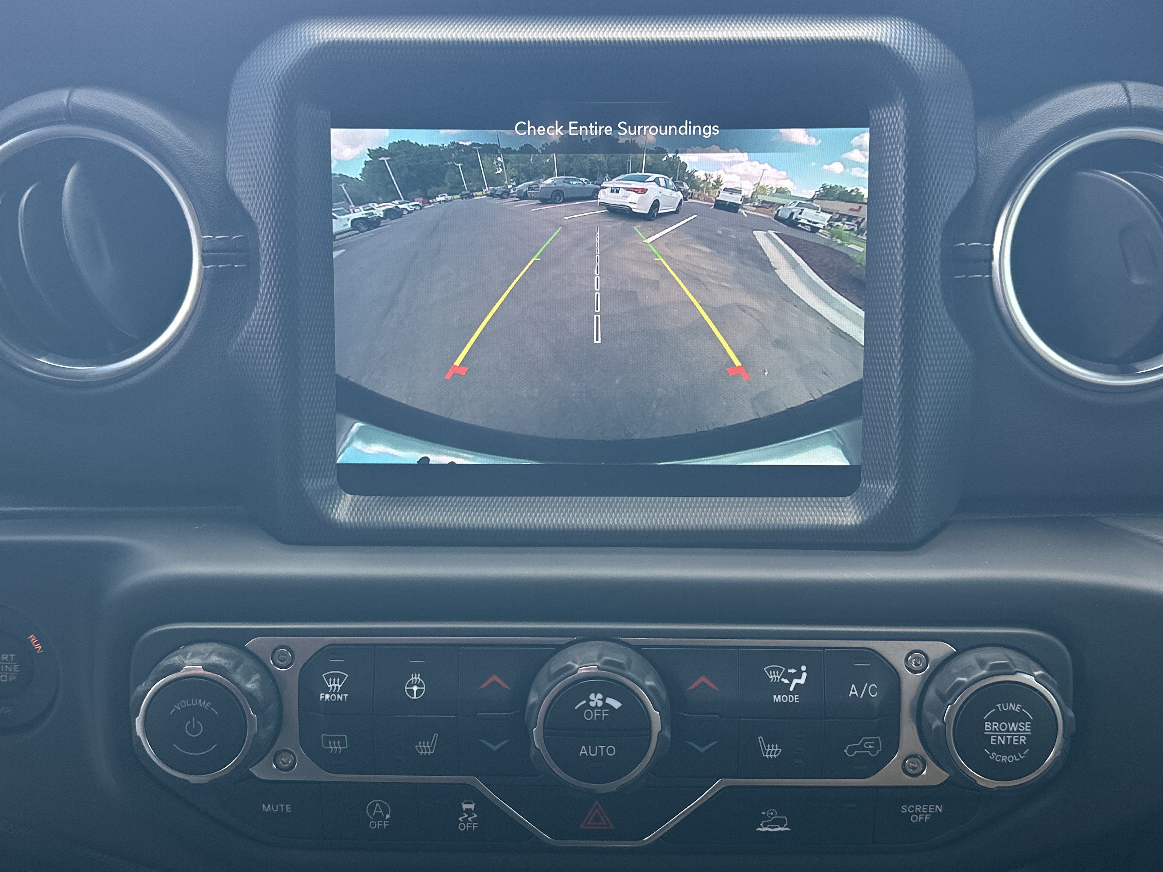 Used 2023 Jeep Wrangler Unlimited Sahara w/ Cold Weather Group AWD/4WD image 30