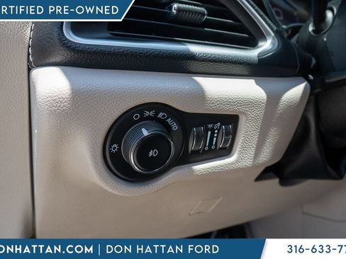 Used 2023 Chrysler Pacifica Limited FWD image 15