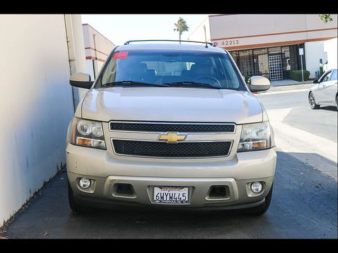 Used 2013 Chevrolet Suburban LT RWD image 6