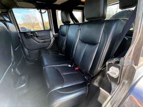 Used 2017 Jeep Wrangler Unlimited Sahara image 22