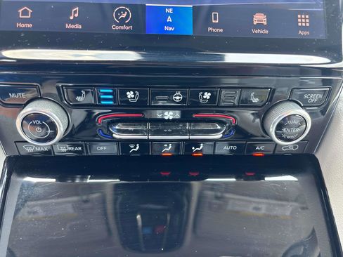 Used 2022 Jeep Grand Cherokee Overland w/ Adv Protech Group III image 13