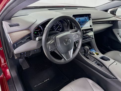 Used 2021 Toyota Avalon XLE image 9