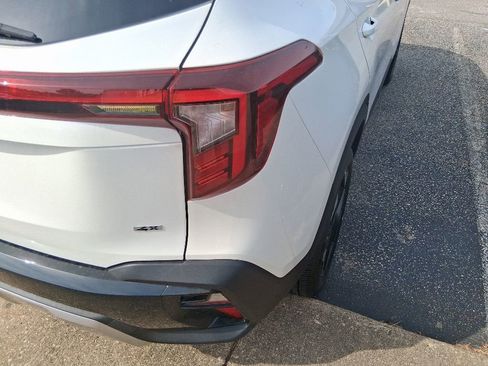 Used 2025 Kia Seltos S AWD/4WD image 13