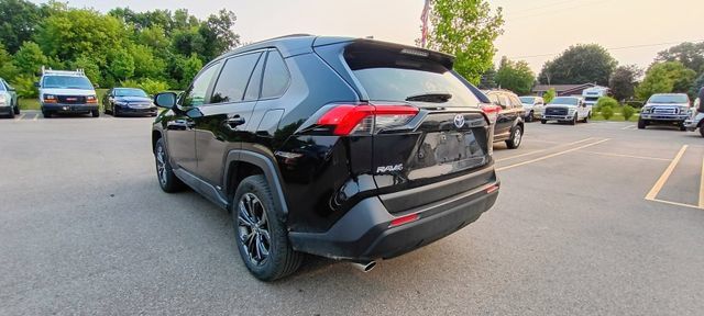 Used 2022 Toyota RAV4 XLE Premium AWD/4WD image 5