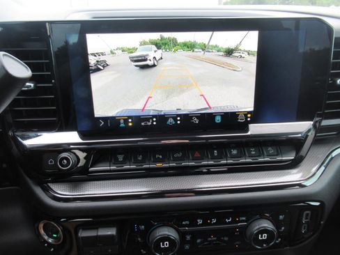 Used 2025 Chevrolet Silverado 2500 ZR2 w/ Technology Package AWD/4WD image 32