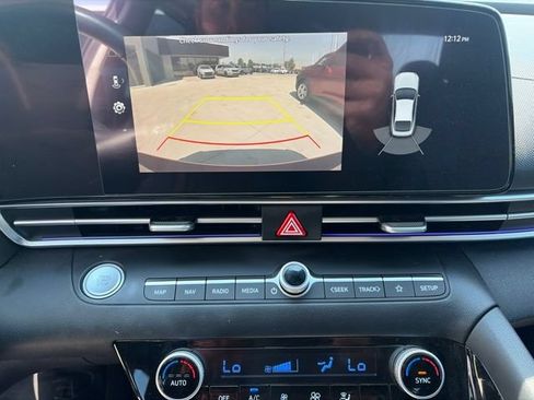 Used 2021 Hyundai Elantra Limited FWD image 8