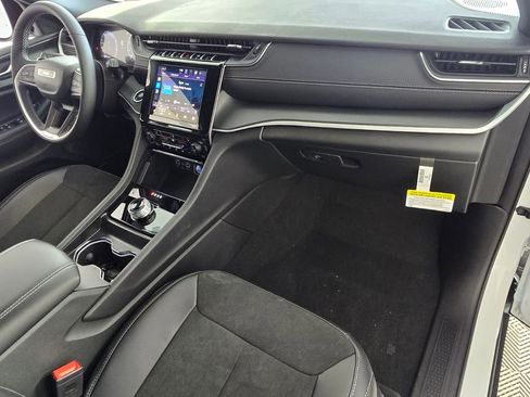 New 2025 Jeep Grand Cherokee L Laredo RWD image 17