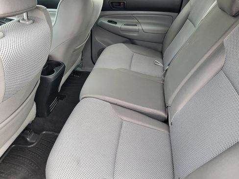 Used 2014 Toyota Tacoma Base image 10