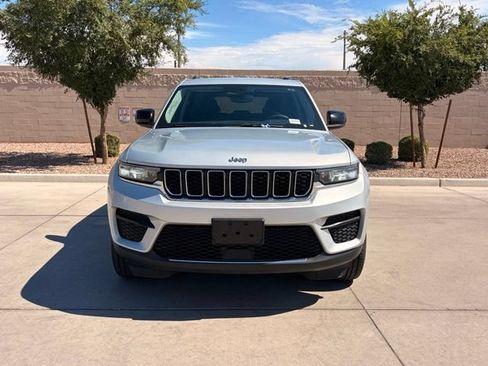 Certified 2023 Jeep Grand Cherokee Laredo AWD/4WD image 3